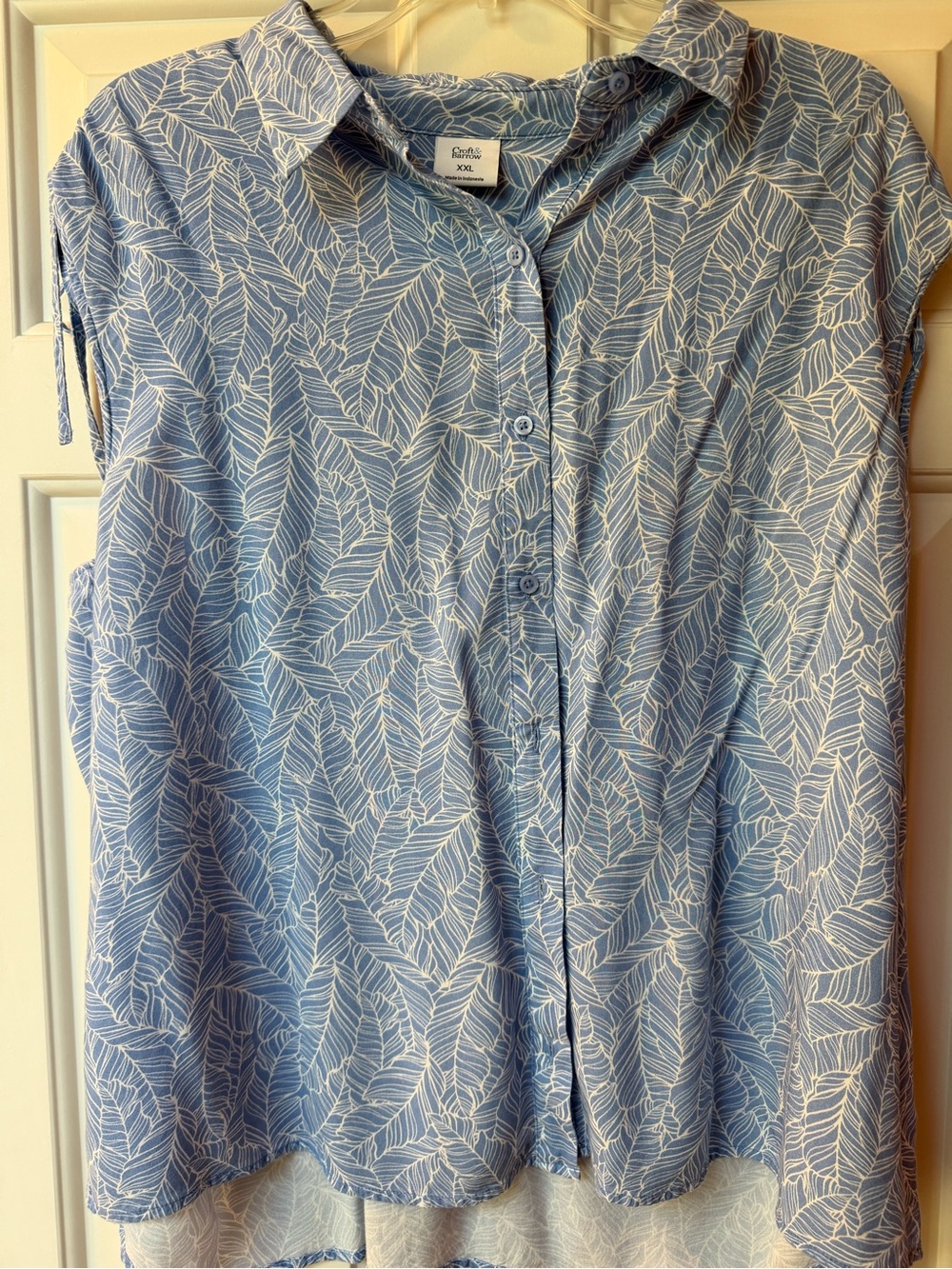 croft & barrow Light Blue and White Leaf-Print Button Front Shirt